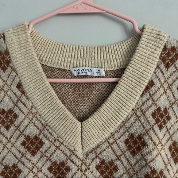 Arizona Jean Co Brown and Cream Heart Plaid Print Sleeveless Sweater Vest - Picture 4 of 4